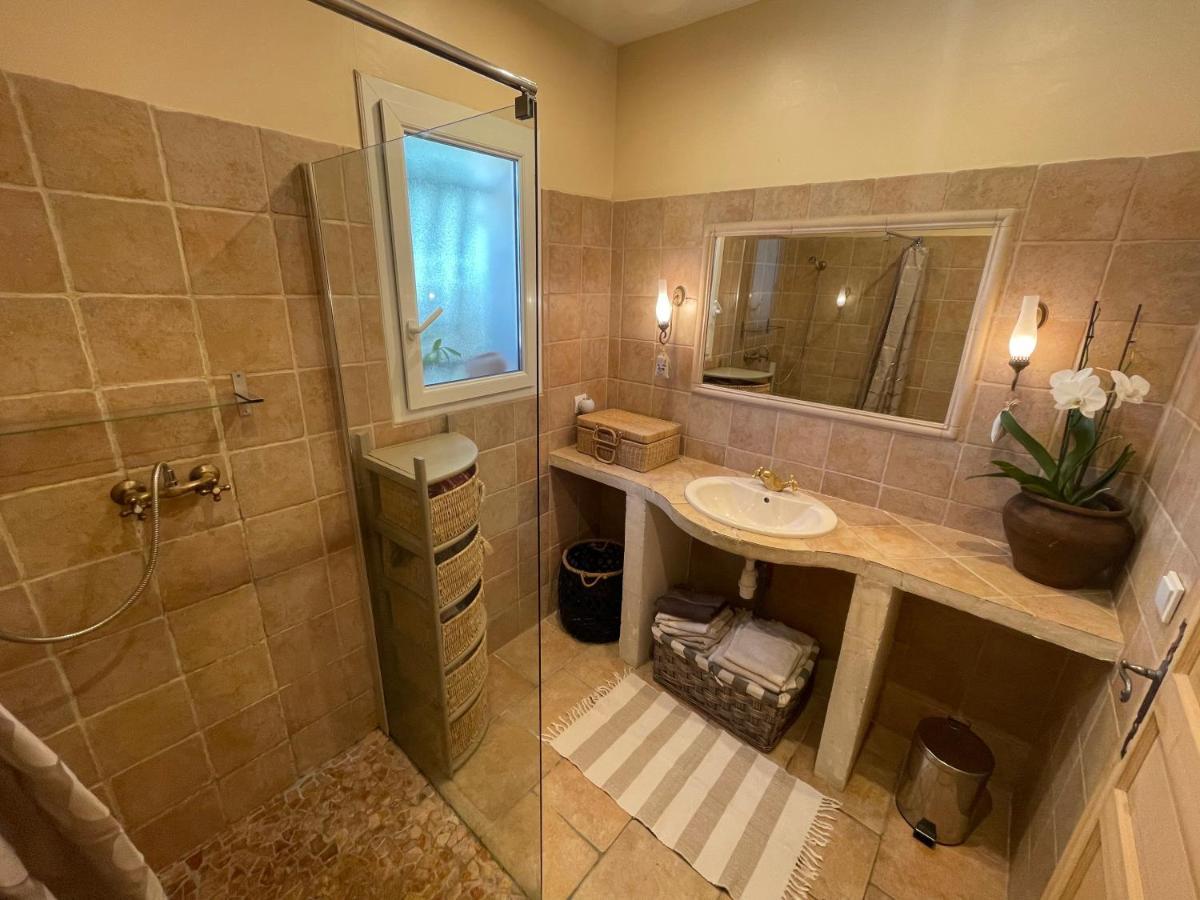 Le Calme De La Garrigue Bed and Breakfast Russan Εξωτερικό φωτογραφία
