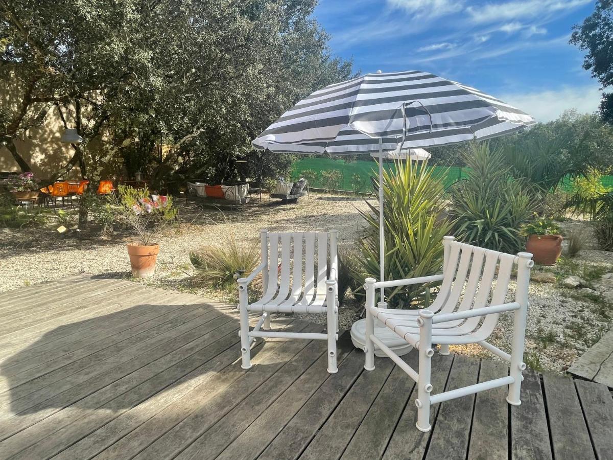 Le Calme De La Garrigue Bed and Breakfast Russan Εξωτερικό φωτογραφία