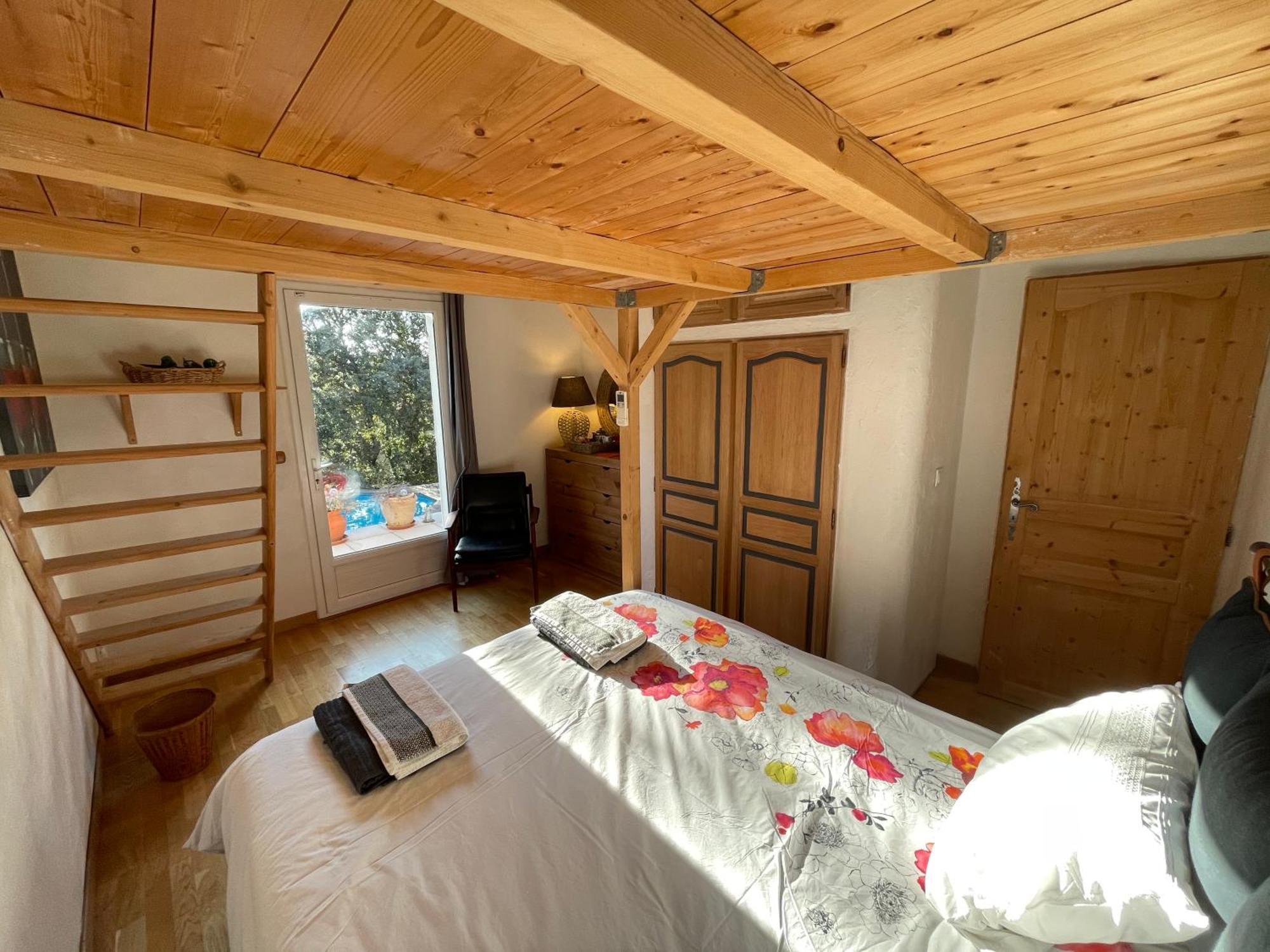 Le Calme De La Garrigue Bed and Breakfast Russan Εξωτερικό φωτογραφία