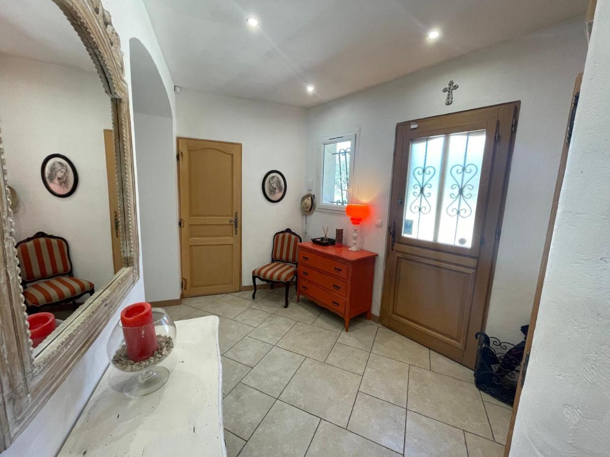 Le Calme De La Garrigue Bed and Breakfast Russan Εξωτερικό φωτογραφία