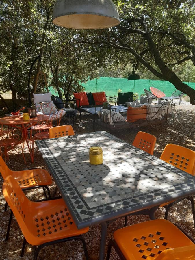 Le Calme De La Garrigue Bed and Breakfast Russan Εξωτερικό φωτογραφία