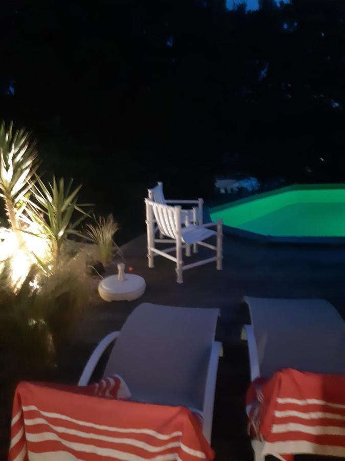 Le Calme De La Garrigue Bed and Breakfast Russan Εξωτερικό φωτογραφία