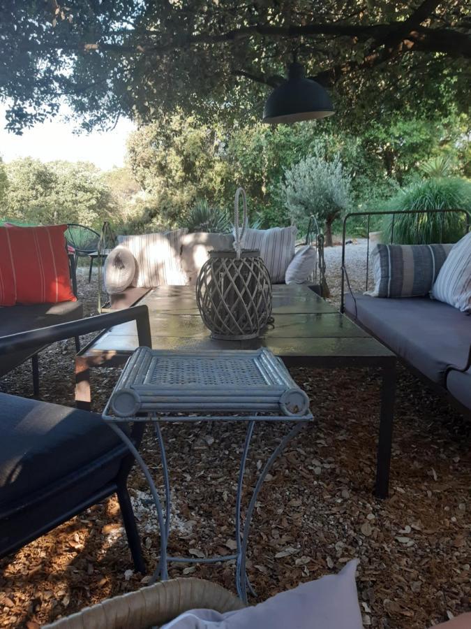 Le Calme De La Garrigue Bed and Breakfast Russan Εξωτερικό φωτογραφία