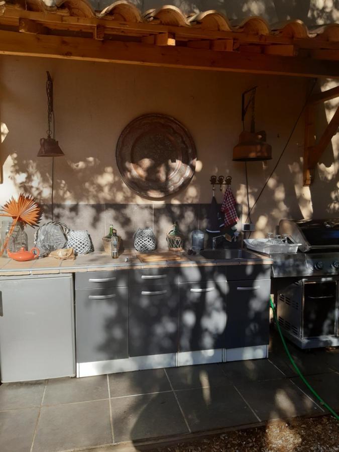Le Calme De La Garrigue Bed and Breakfast Russan Εξωτερικό φωτογραφία