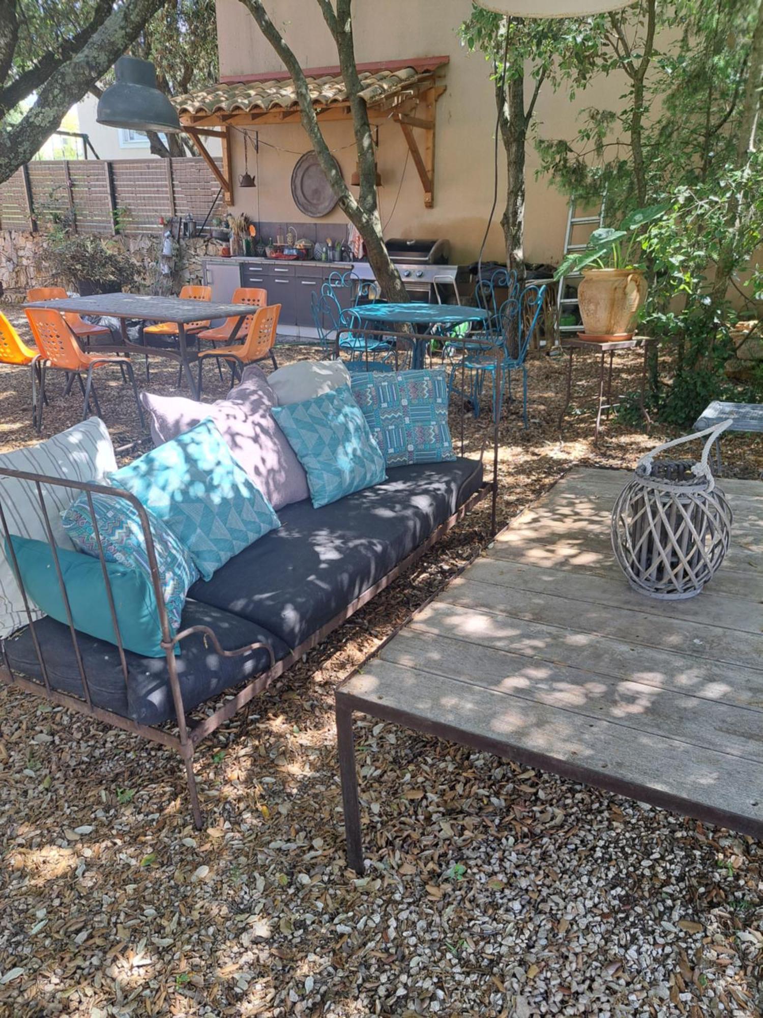 Le Calme De La Garrigue Bed and Breakfast Russan Εξωτερικό φωτογραφία