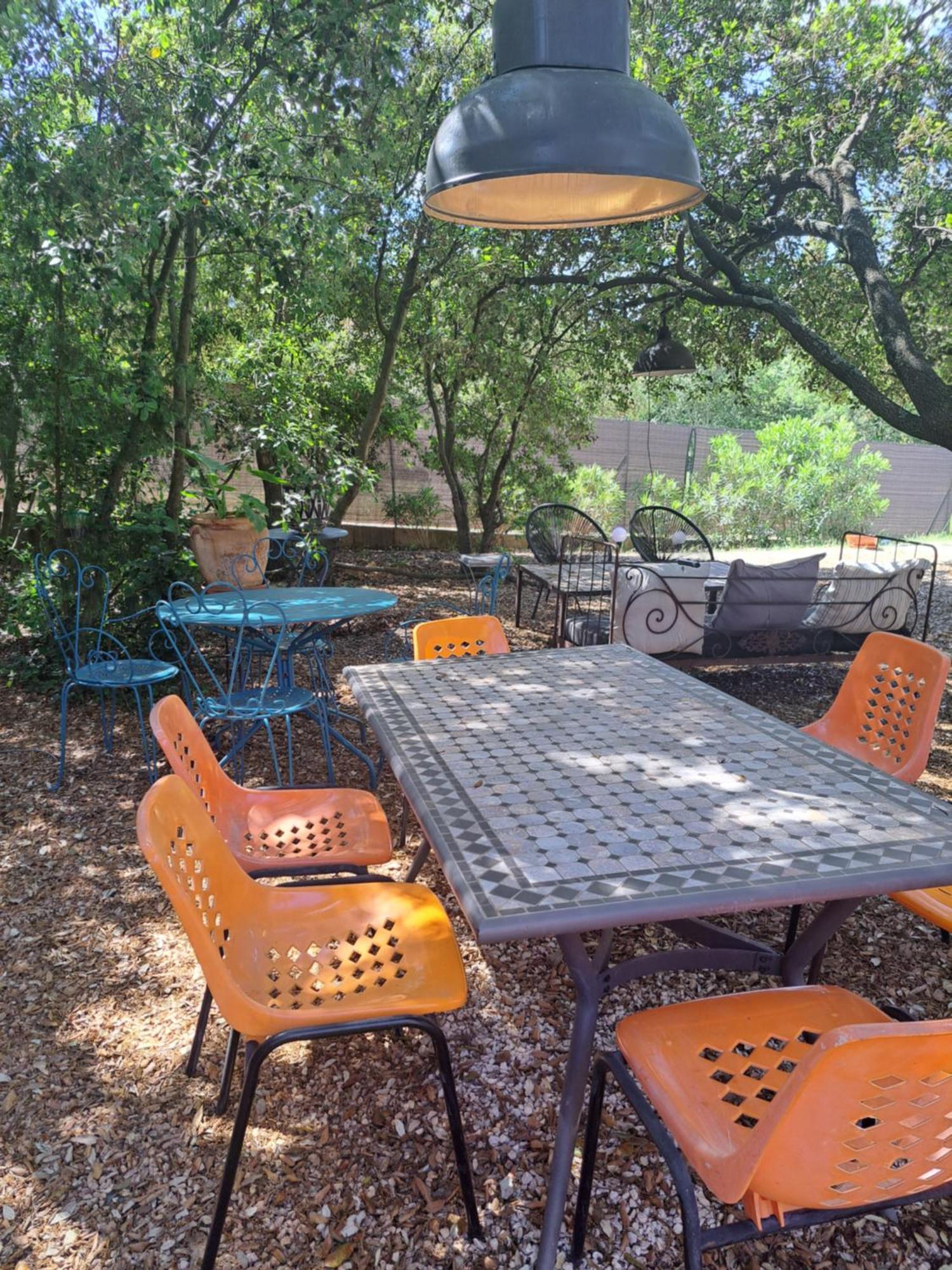 Le Calme De La Garrigue Bed and Breakfast Russan Εξωτερικό φωτογραφία