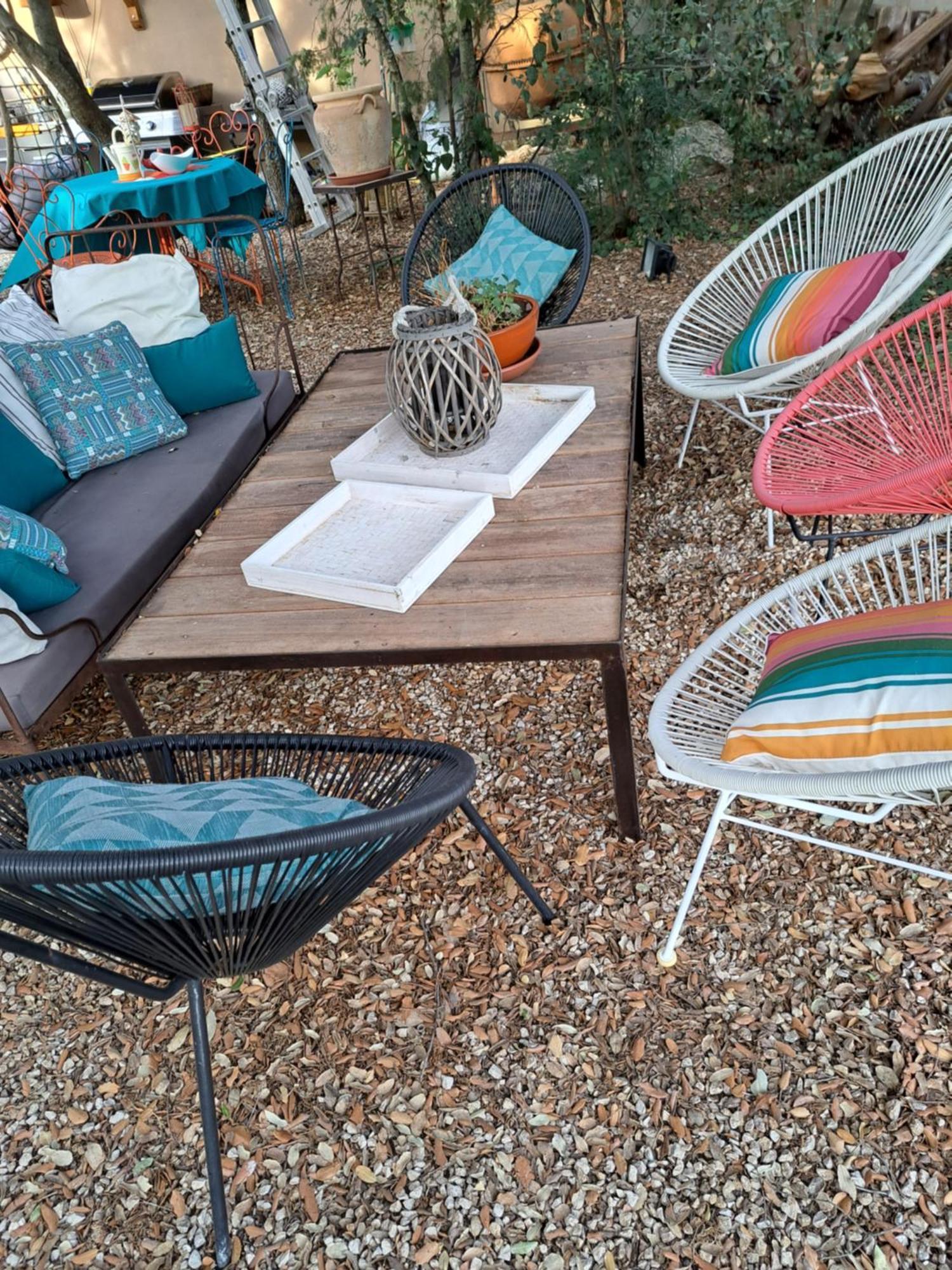 Le Calme De La Garrigue Bed and Breakfast Russan Εξωτερικό φωτογραφία